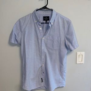 American Eagle men’s short sleeve button down shirt, baby blue, size small